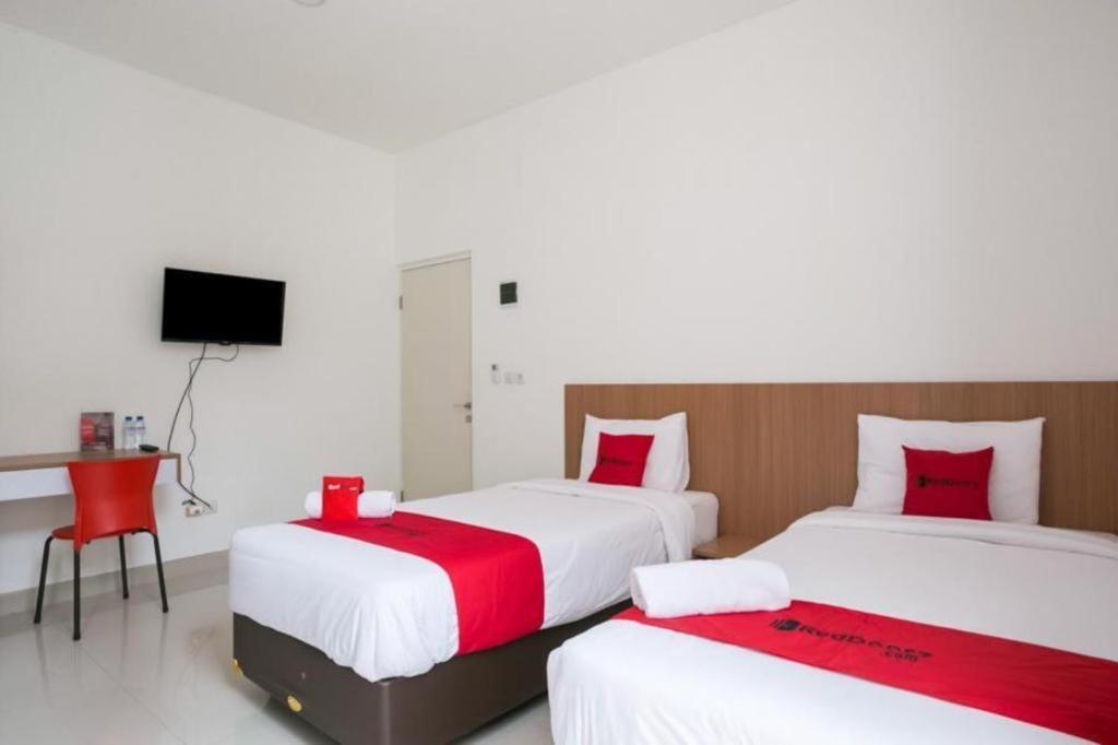 Reddoorz Syariah Near Lapangan Pancasila Simpang Lima Hostel Semarang Exterior foto