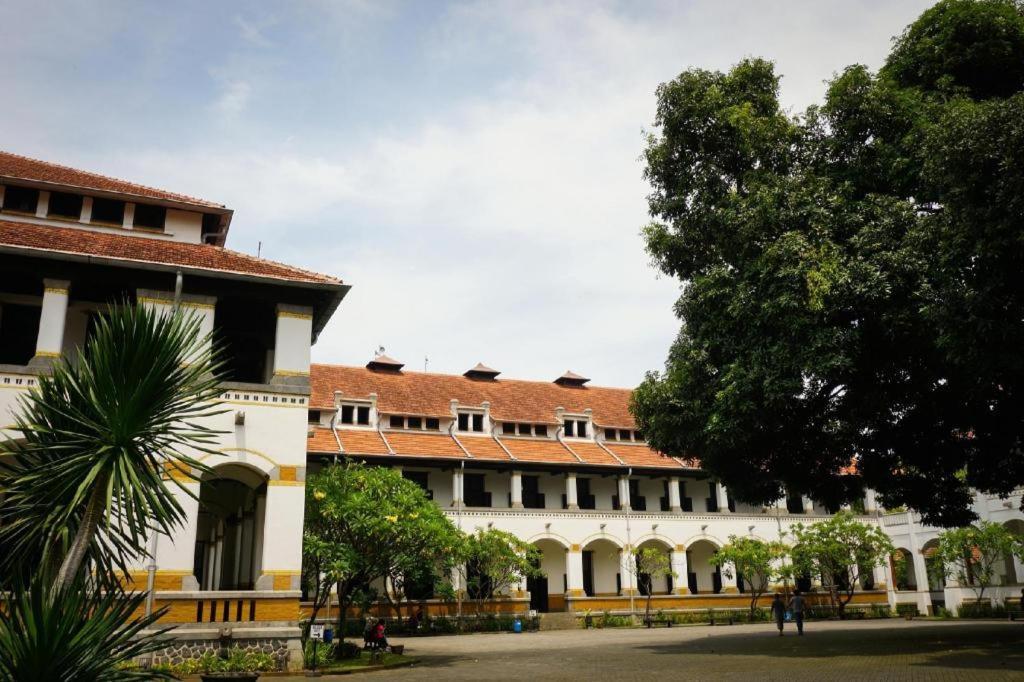 Reddoorz Syariah Near Lapangan Pancasila Simpang Lima Hostel Semarang Exterior foto