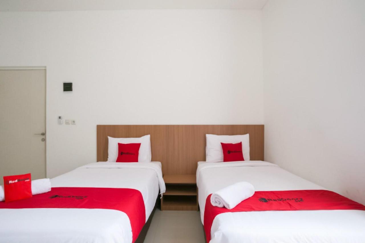 Reddoorz Syariah Near Lapangan Pancasila Simpang Lima Hostel Semarang Exterior foto